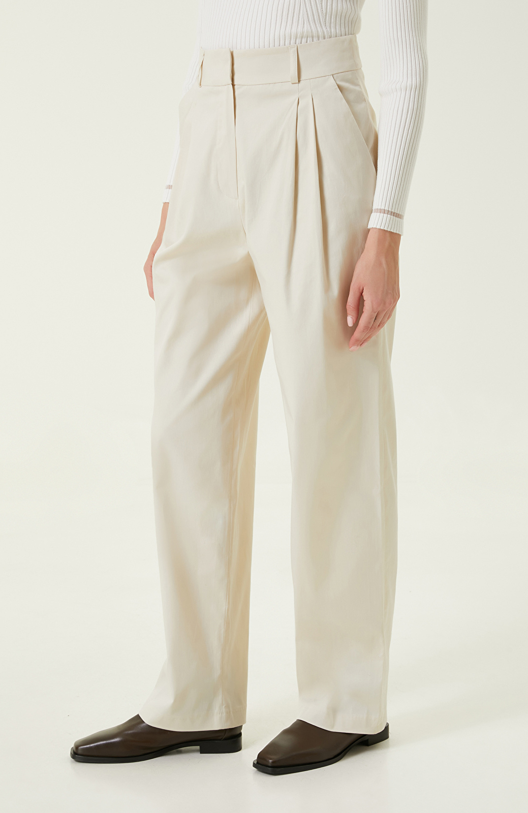 Taş Rengi Pilili Pantolon