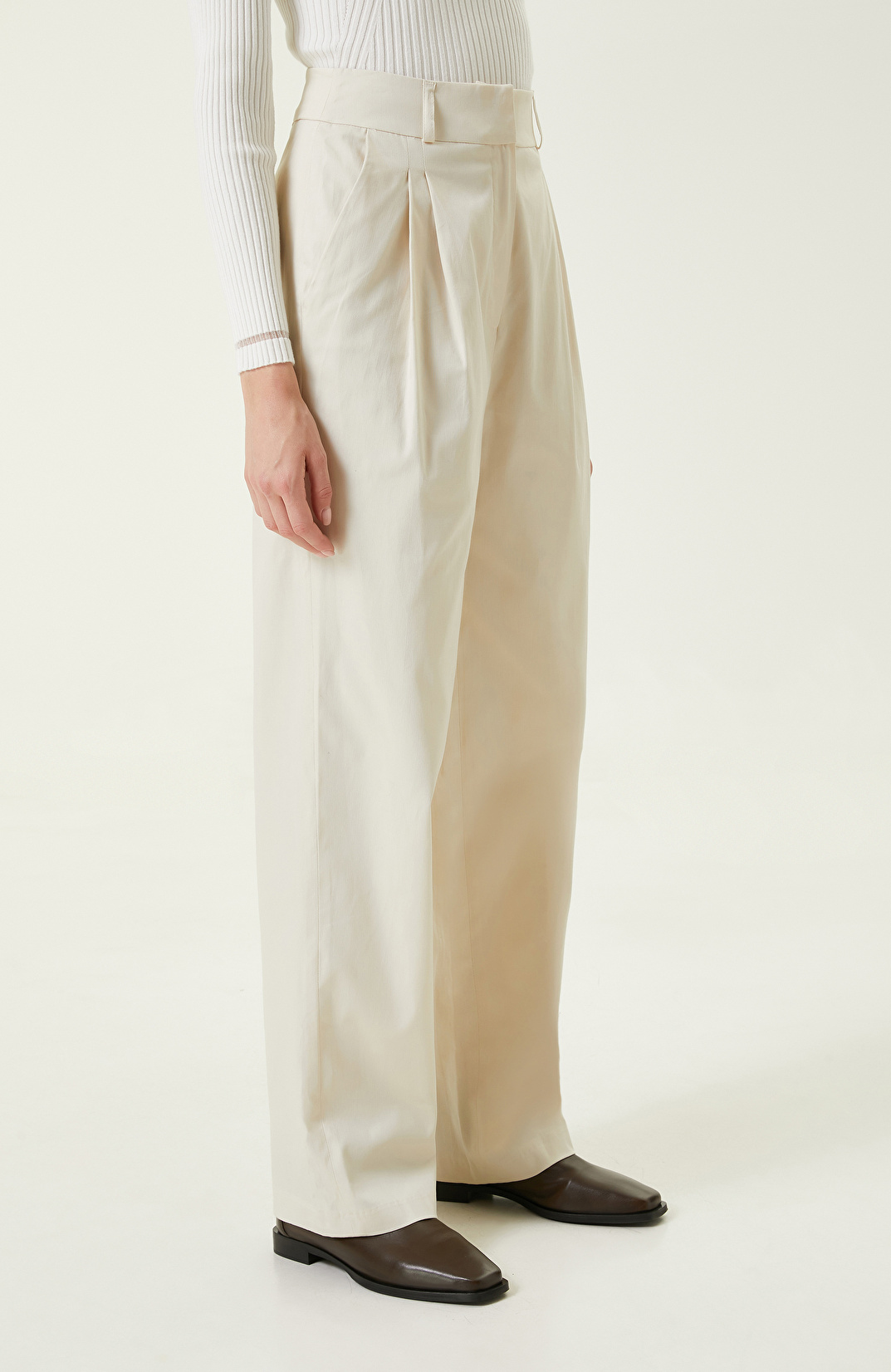 Taş Rengi Pilili Pantolon