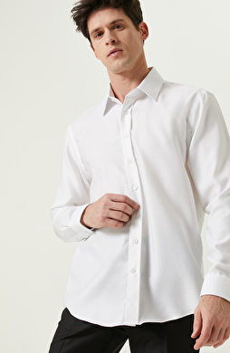 Uzun Kollu Jakarlı Beyaz Gömlek