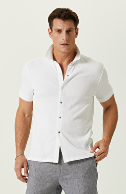 Beyaz Jakarlı Polo Yaka Gömlek