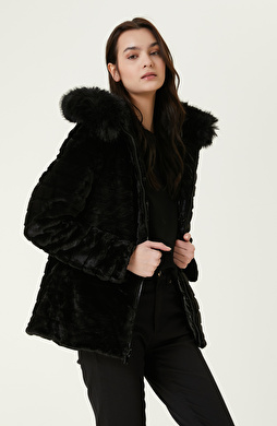 Siyah Kapüşonlu Mont