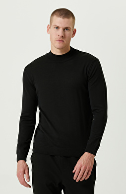 Yarım Balıkçı Yaka Siyah Triko Kazak