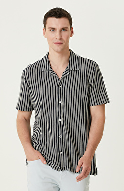 Lacivert Beyaz Çizgili Gömlek