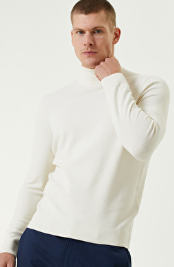 Kırık Beyaz Balıkçı Yaka Triko Kazak Kırık Beyaz Balıkçı Yaka Triko Kazak