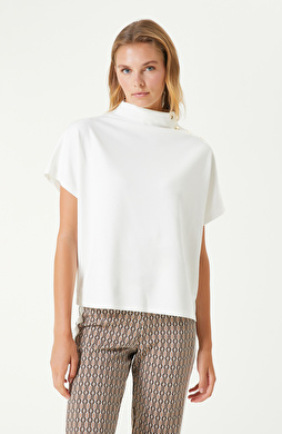 Kırık Beyaz Çıtçıt Detaylı Tshırt