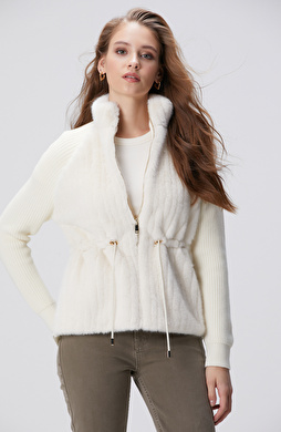Kırık Beyaz Suni Kürklü Triko Mont