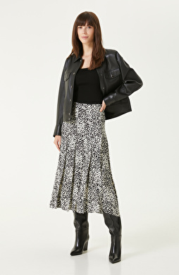 Siyah Beyaz Piliseli Desenli Midi Etek Siyah Beyaz Piliseli Desenli Midi Etek