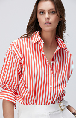 Kırmızı Çizgili Gömlek
