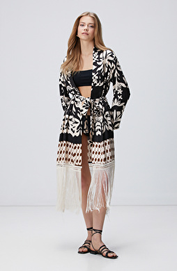 Siyah Püsküllü Desenli Kaftan
