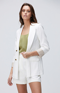 Beyaz Kol Ucu Desenli Astar Detaylı Ceket