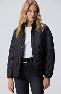 Siyah Su itici Özellikli Kapitoneli Mont Siyah Su itici Özellikli Kapitoneli Mont