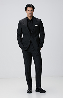 Siyah Çizgi Desenli Yün Takım Elbise