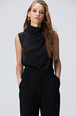 Siyah Degaje Yaka Bluz