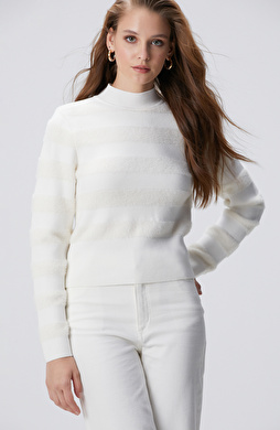 Kırık Beyaz Çizgili Triko Kazak