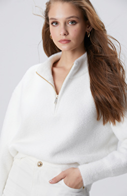 Kırık Beyaz Yumuşak Dokulu Triko Kazak Kırık Beyaz Yumuşak Dokulu Triko Kazak