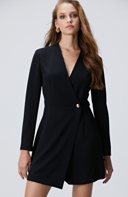 Siyah Aksesuarlı Mini Elbise