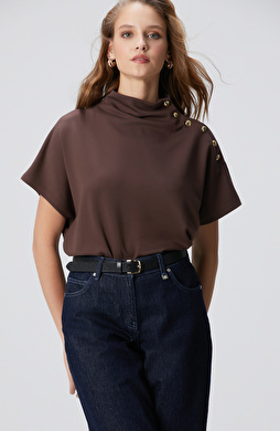 Acı Kahve Çıtçıt Detaylı T-shirt Acı Kahve Çıtçıt Detaylı T-shirt