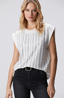 Kırık Beyaz Taş Baskılı T-shirt