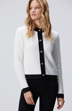 Kırık Beyaz Yumuşak Dokulu Triko Ceket Kırık Beyaz Yumuşak Dokulu Triko Ceket