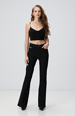 Siyah Aksesuarlı Flare Kalıp Denim Pantolon