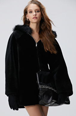 Siyah Kapüşon Yakalı Deri Kaban