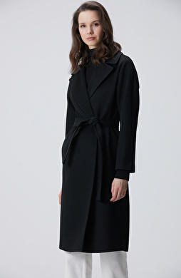 Siyah Geniş Yakalı Manto