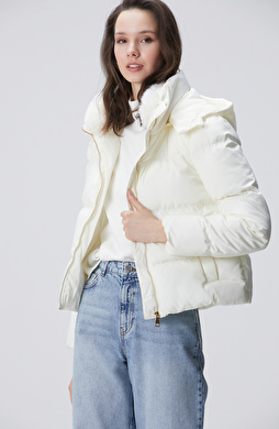 Kırık Beyaz Kapüşonlu Kapitone Mont