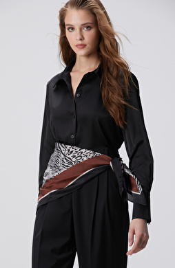 Siyah Geniş Manşetli Saten Gömlek Siyah Geniş Manşetli Saten Gömlek