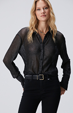 Siyah Simli Desenli Geniş Manşetli Gömlek Siyah Simli Desenli Geniş Manşetli Gömlek