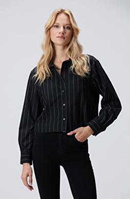 Siyah Çizgi Desenli Nakış Detaylı Gömlek
