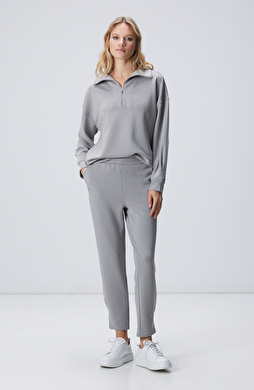 Gri Paçası Pile Detaylı Eşofman Gri Paçası Pile Detaylı Eşofman