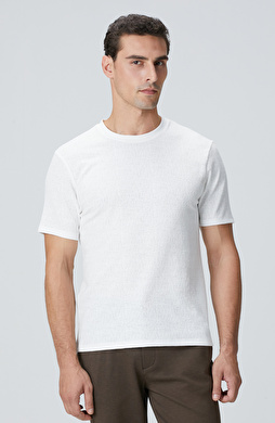 Kırık Beyaz Bisiklet Yaka Jakarlı T-shirt Kırık Beyaz Bisiklet Yaka Jakarlı T-shirt