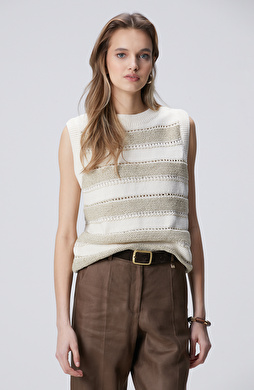 Kırık Beyaz Sırt Detaylı Triko