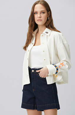 Beyaz Nakış ve Artwork Detaylı Denim Mont