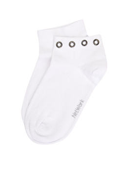 Beyaz Metal Aksesuar Detaylı Kadın Çorap