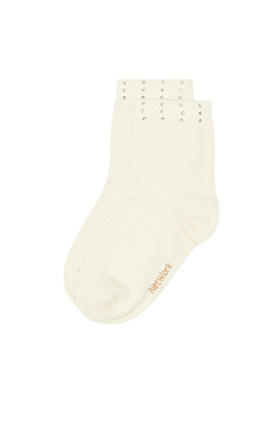 Kırık Beyaz Metal Aksesuar Detaylı Kadın Çorap