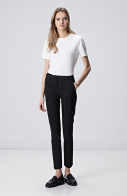 Siyah Kemeri Lastik Detaylı Pantolon
