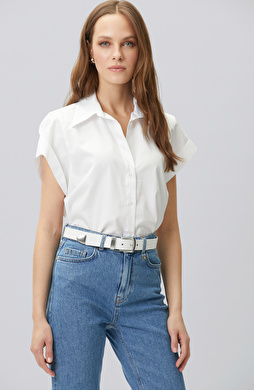 Beyaz Aksesuar Detaylı Gömlek