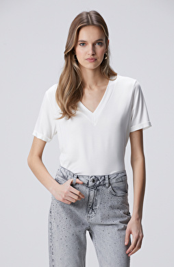 Kırık Beyaz Kol Katlama Detaylı Basic T-shirt