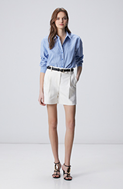 Kırık Beyaz Pile Detaylı Kısa Şort