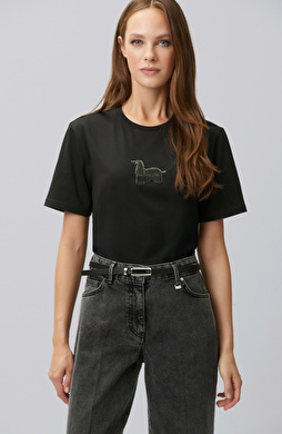 Siyah Aplike Aksesuarlı T-shirt