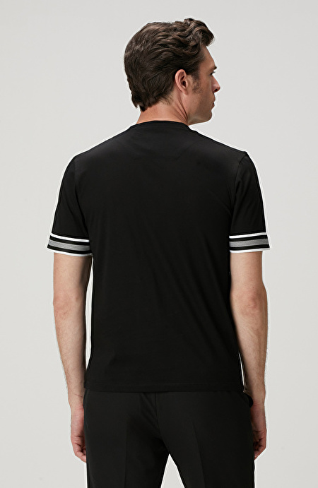 Siyah Kolu Detaylı T-shirt_4