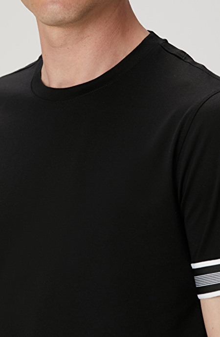 Siyah Kolu Detaylı T-shirt_5