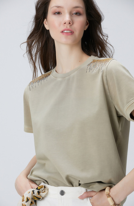 Bej Omuz Taş Detaylı T-shirt_1