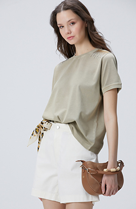 Bej Omuz Taş Detaylı T-shirt_3