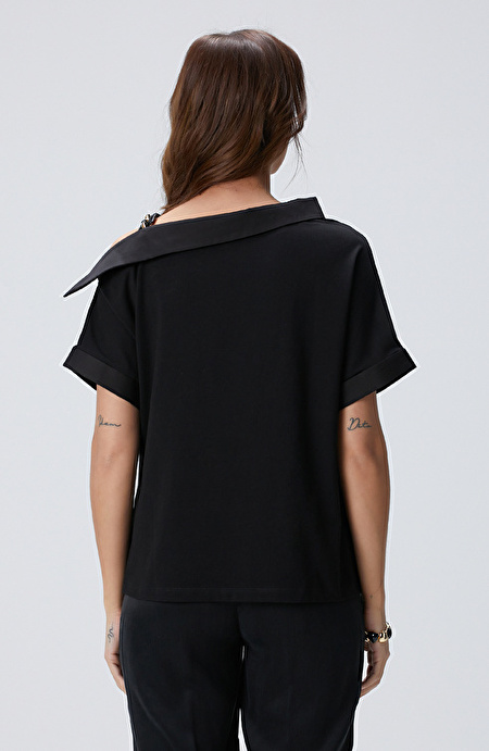 Siyah Aksesuar Askılı T-shirt_4