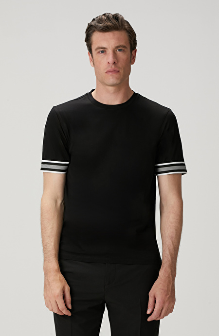 Siyah Kolu Detaylı T-shirt_3