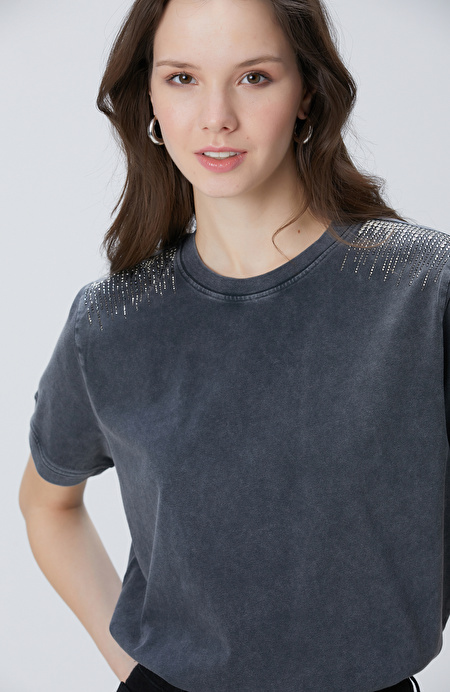 Antrasit Omuz Taş Detaylı T-shirt_1