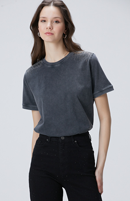 Antrasit Omuz Taş Detaylı T-shirt_3