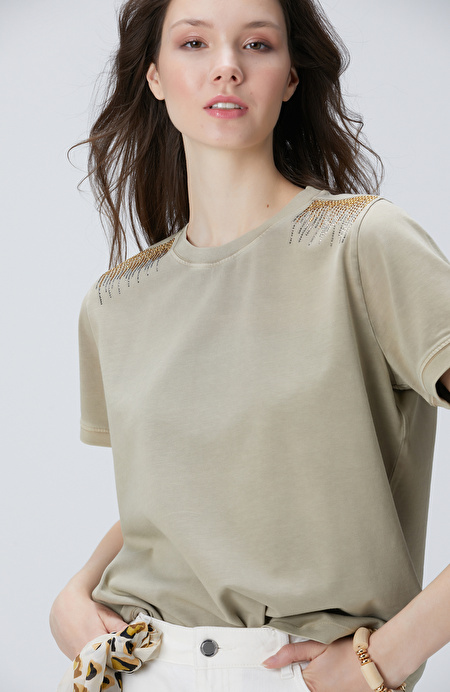 Bej Omuz Taş Detaylı T-shirt_1